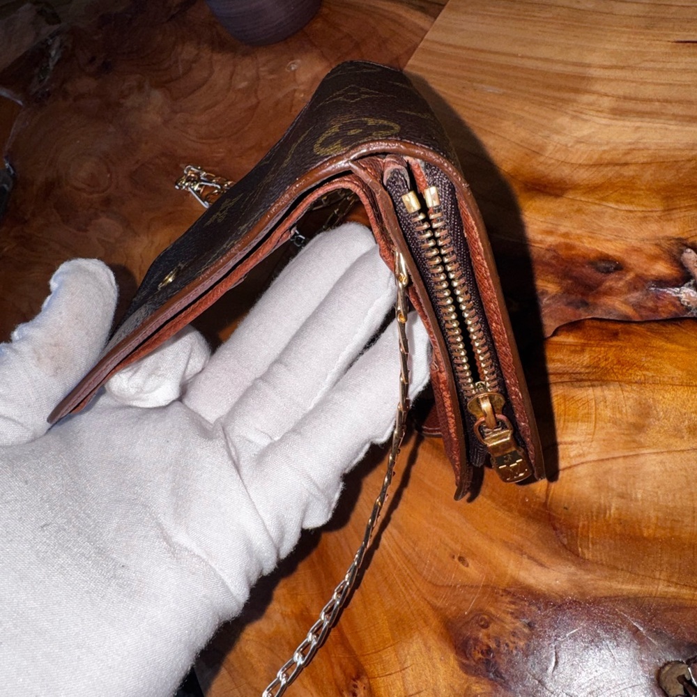 Louis Vuitton, authentic vintage compact wallet with unbranded chain - Picture 9 of 17